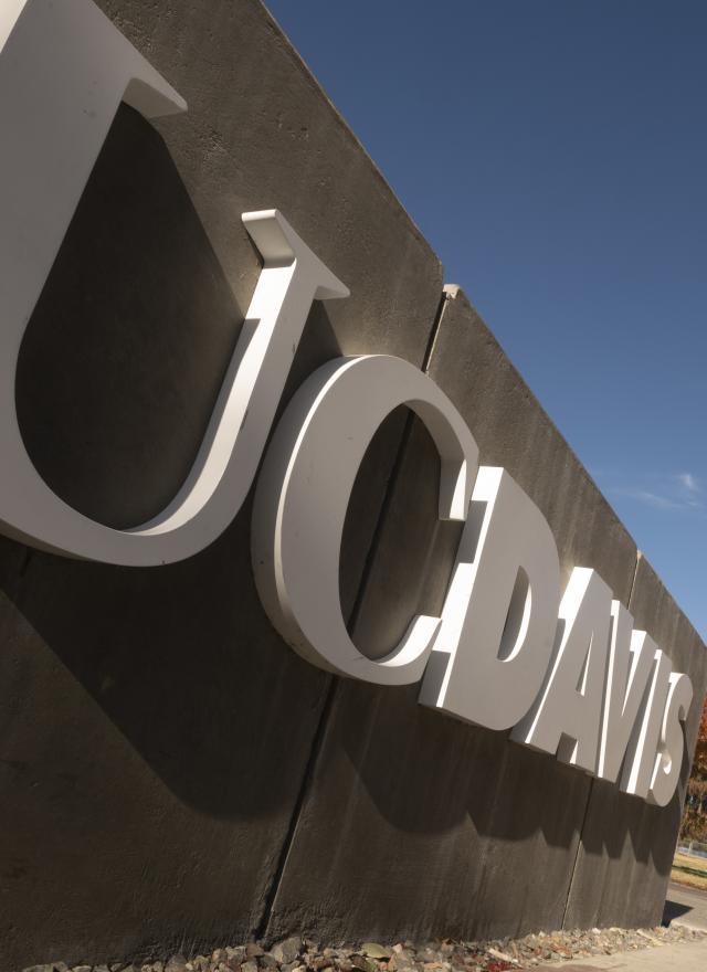 UC Davis welcome sign